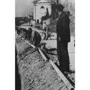 121 - Posa della prime condotte idriche dell'acquedotto comunale in Via Bussolengo 1958
