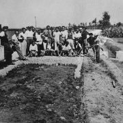 132 - Ampliamento e sistemazione della strada Molinara nuova per ampliamento strada per Bussolengo, eseguiti dalla locale Cooperativa di disoccupati nel 1952.