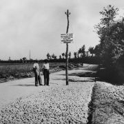 133 - Ampliamento e sistemazione della strada Molinara nuova per ampliamento strada per Bussolengo, eseguiti dalla locale Cooperativa di disoccupati nel 1952.