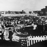 99 - Assembramento di persone con carro e buoi in occasione dell'Antica Fiera di Sommacampagna
