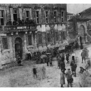 95 - Reggimento di truppe francesi di stanza a Sommacampagna durante la prima Guerra Mondiale di fronteal Municipio