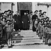 105 - Gruppo Scout Sommacampagna anno 1947 su scalinata della Chiesa Parrocchiale
