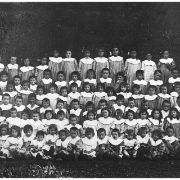 106 - Gruppo di bambini all'asilo negli anni '20