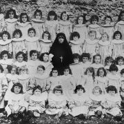 107 - Classe femminile all'asilo negli anni '20