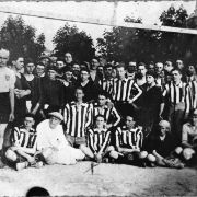 112 - La locale squadra di calcio negli anni '30 agli albori della propria attività
