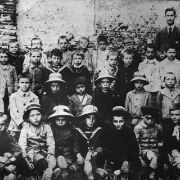 27 - Gruppo di scolasri 1910